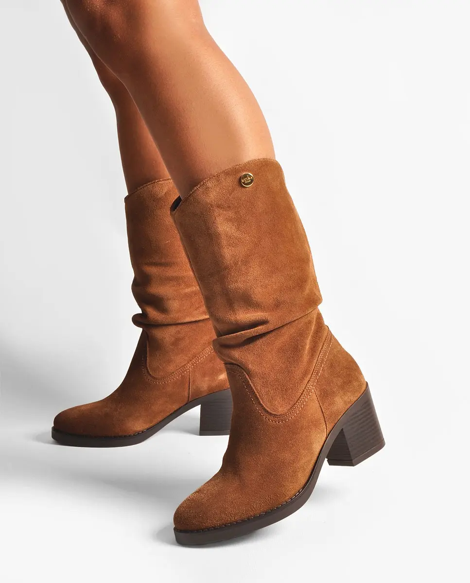 Bota de cano alto Bota de cano alto - Calçado - Novidades