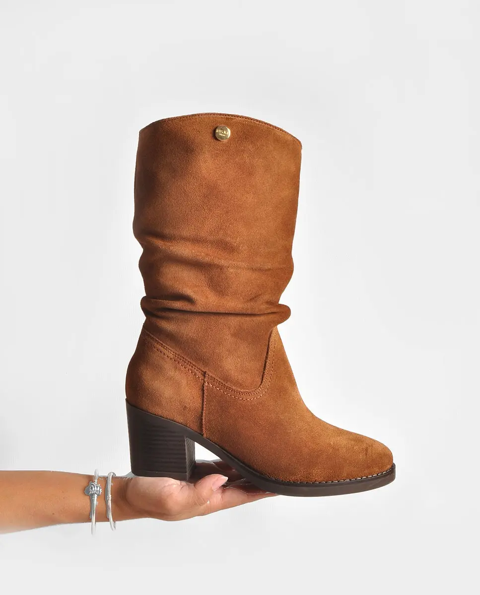 Bota de cano alto Bota de cano alto - Calçado - Novidades