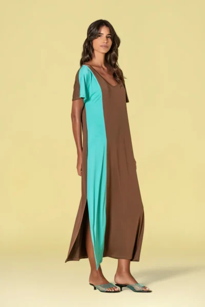 Vestido decote em v bicolor - Novidades - Vestidos e Macacões