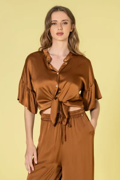 Blusa com botões e nó na frente - Blusas e Camisas - Roupa